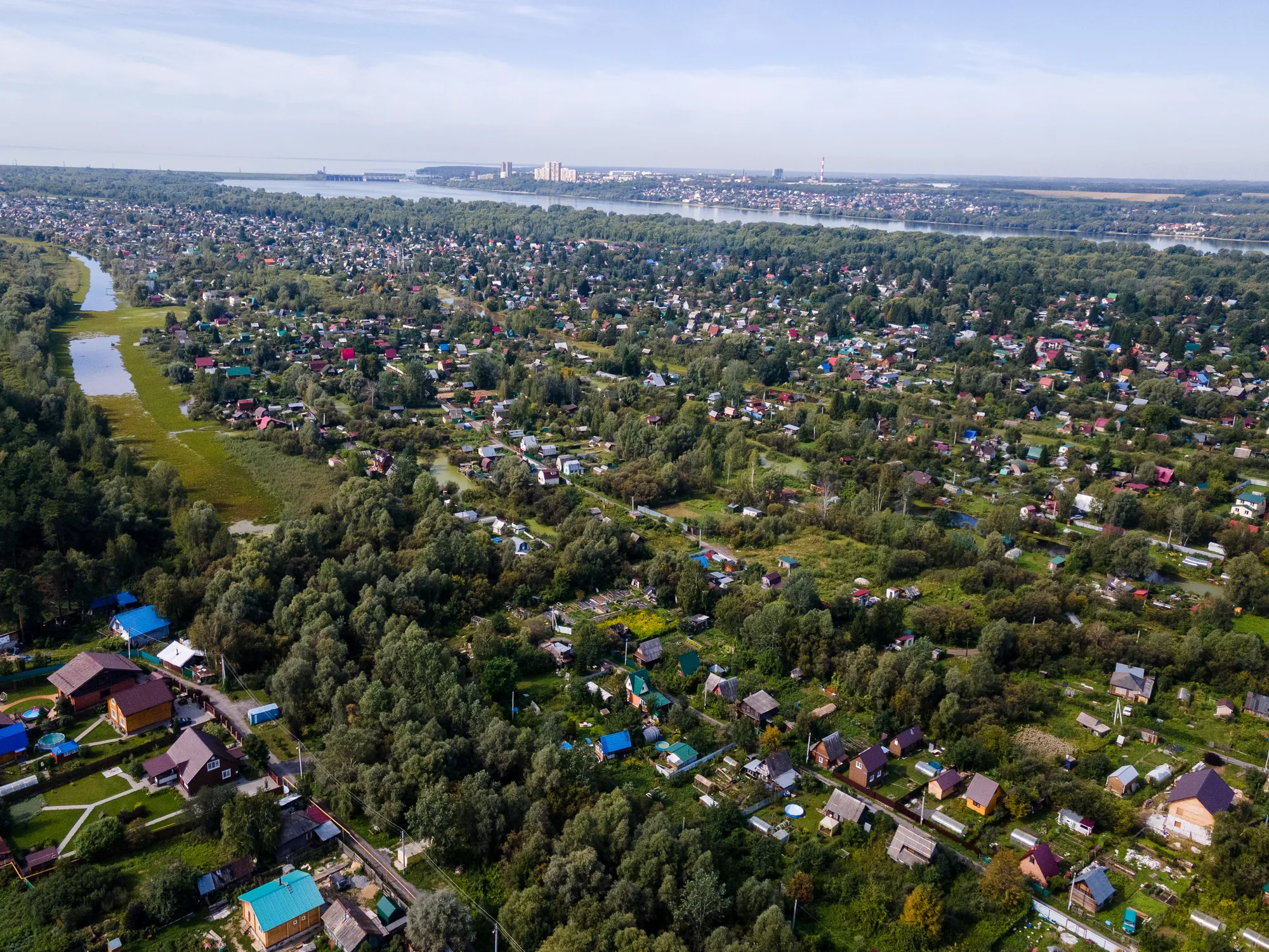 Обь и городская застройка на горизонте